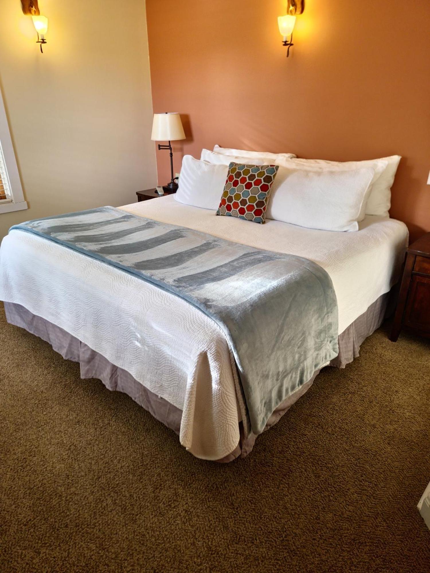The Heron Inn And Day Spa La Conner Exterior photo