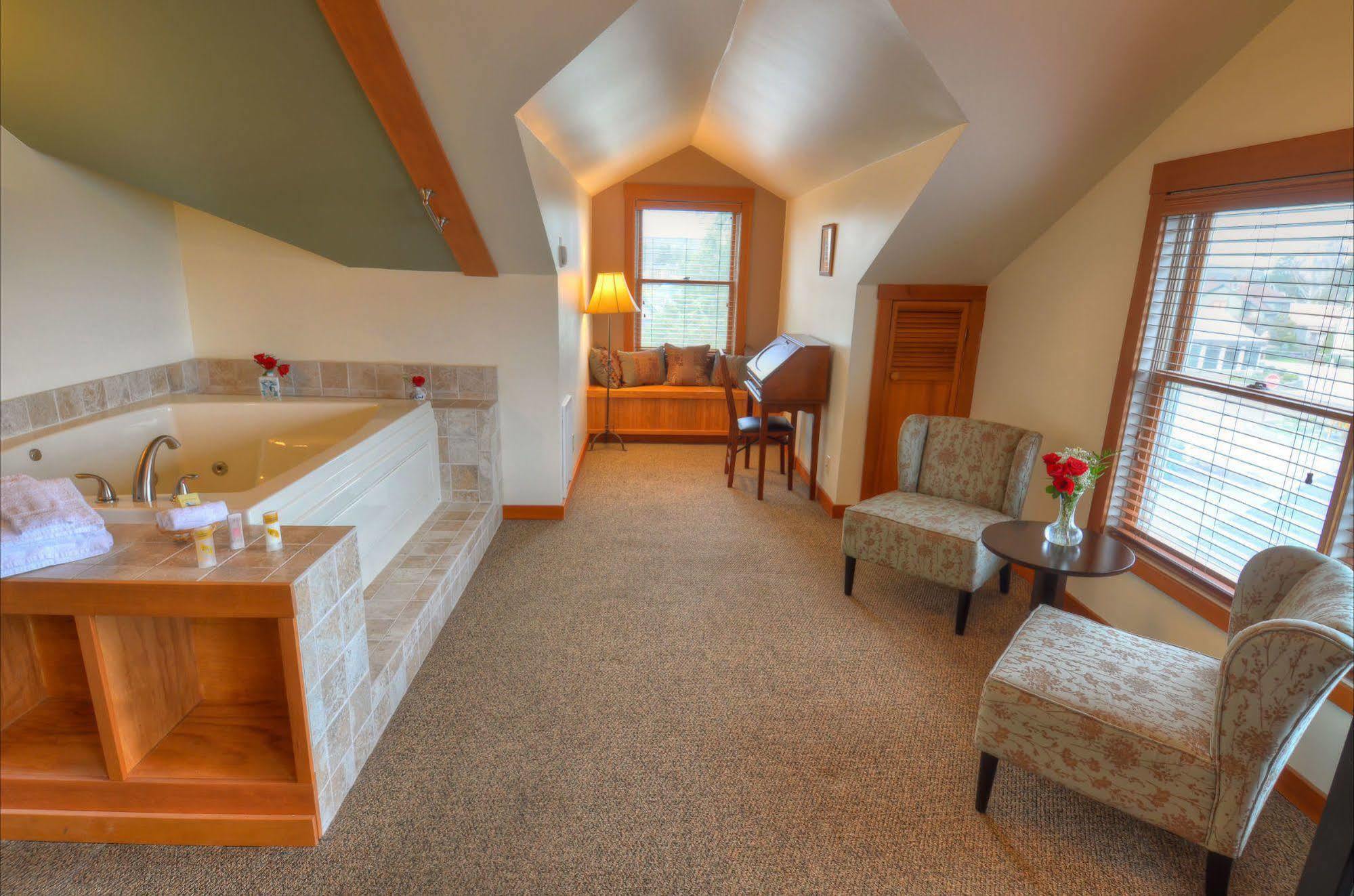 The Heron Inn And Day Spa La Conner Exterior photo
